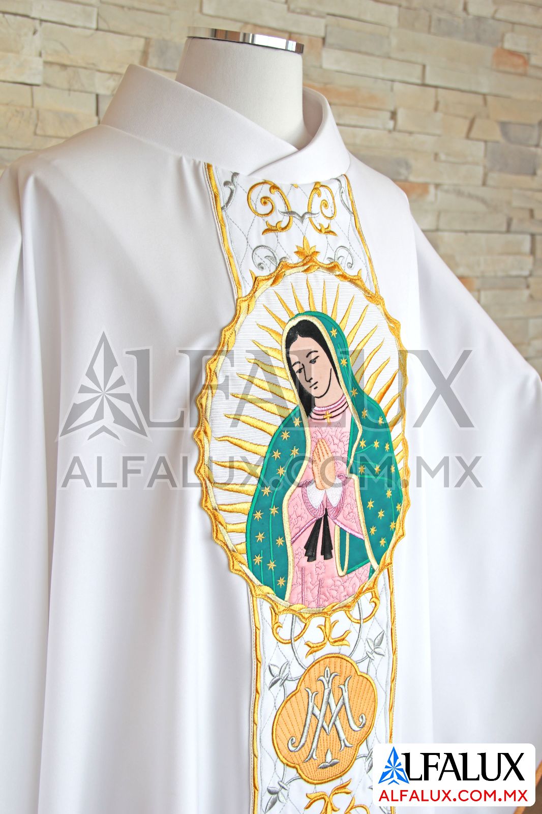 07 JHS MA Casulla Alfalux Virgen Medallon Blanco Casulla Alfalux (6)